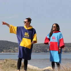 Poncho Howzit Rouge/bleu 16 Poncho Howzit Rouge/bleu -SurfMaster poncho howzit rouge bleu 6